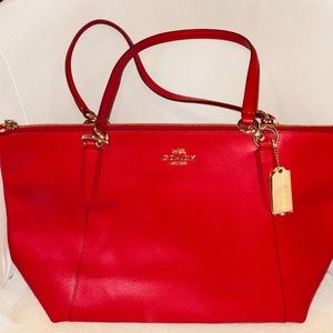 NWT COACH SHOULDER BAG
